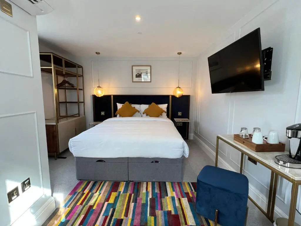 Elegant Bedroom Sanctuary with a Soothing Vibe